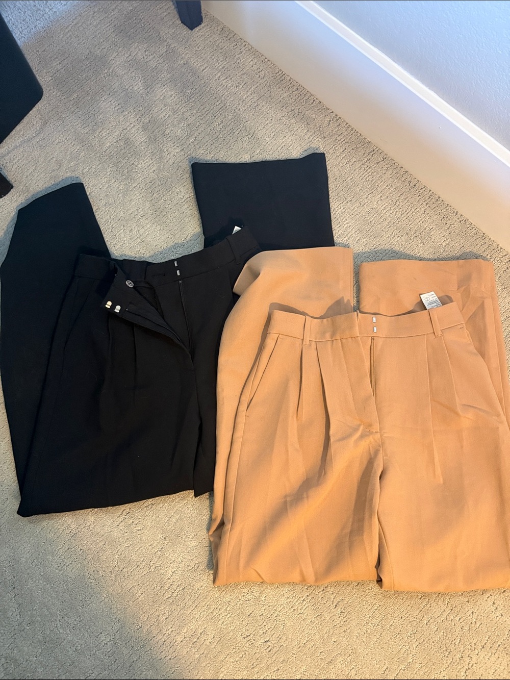 Abercrombie & Fitch Women's Pleated Trousers in Black and Camel